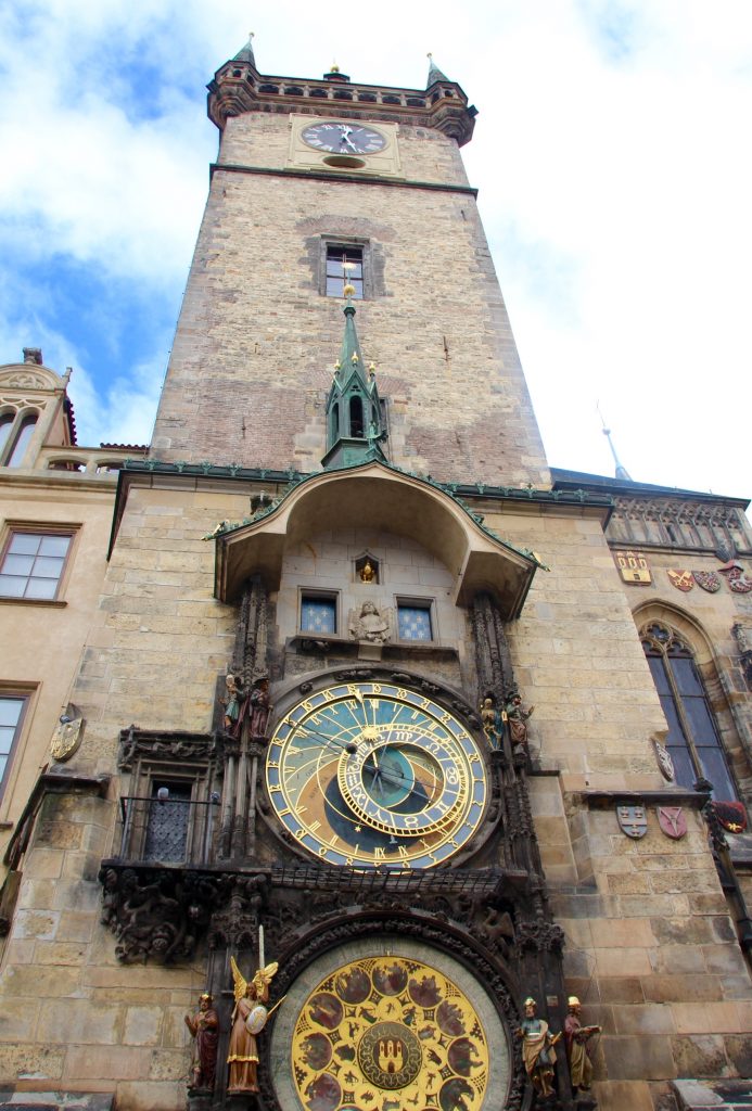 Tour de l'Ancien Hotel de VIlle et l'horloge astronomique